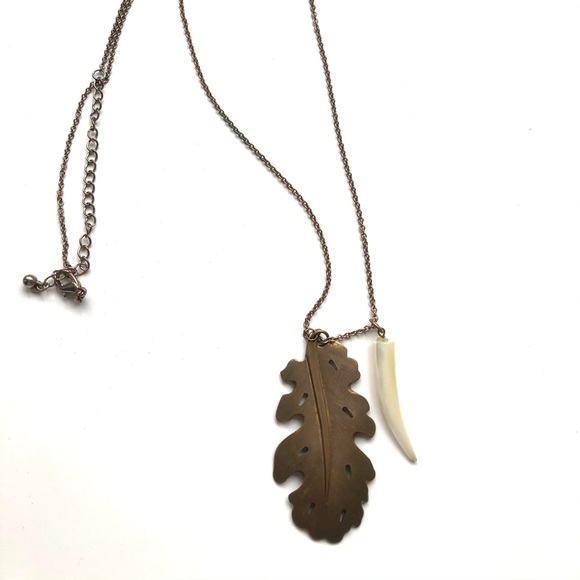 Feather and tooth long necklace - Picture 1 of 1